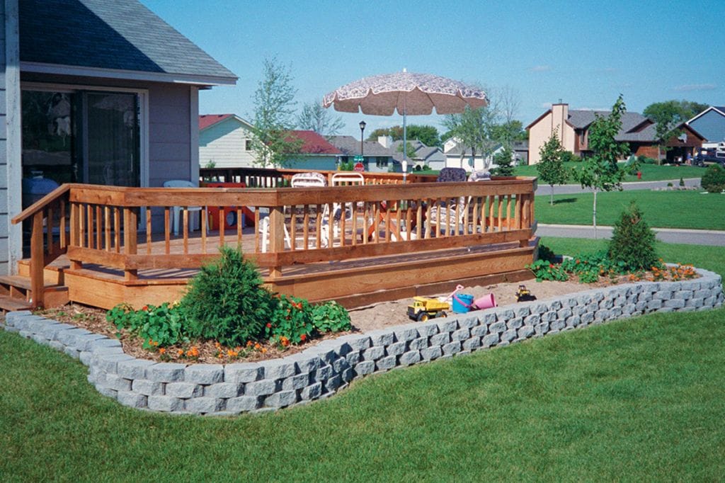 Keystone Garden Wall, Project 4 Keystone Garden Wall, Project 4