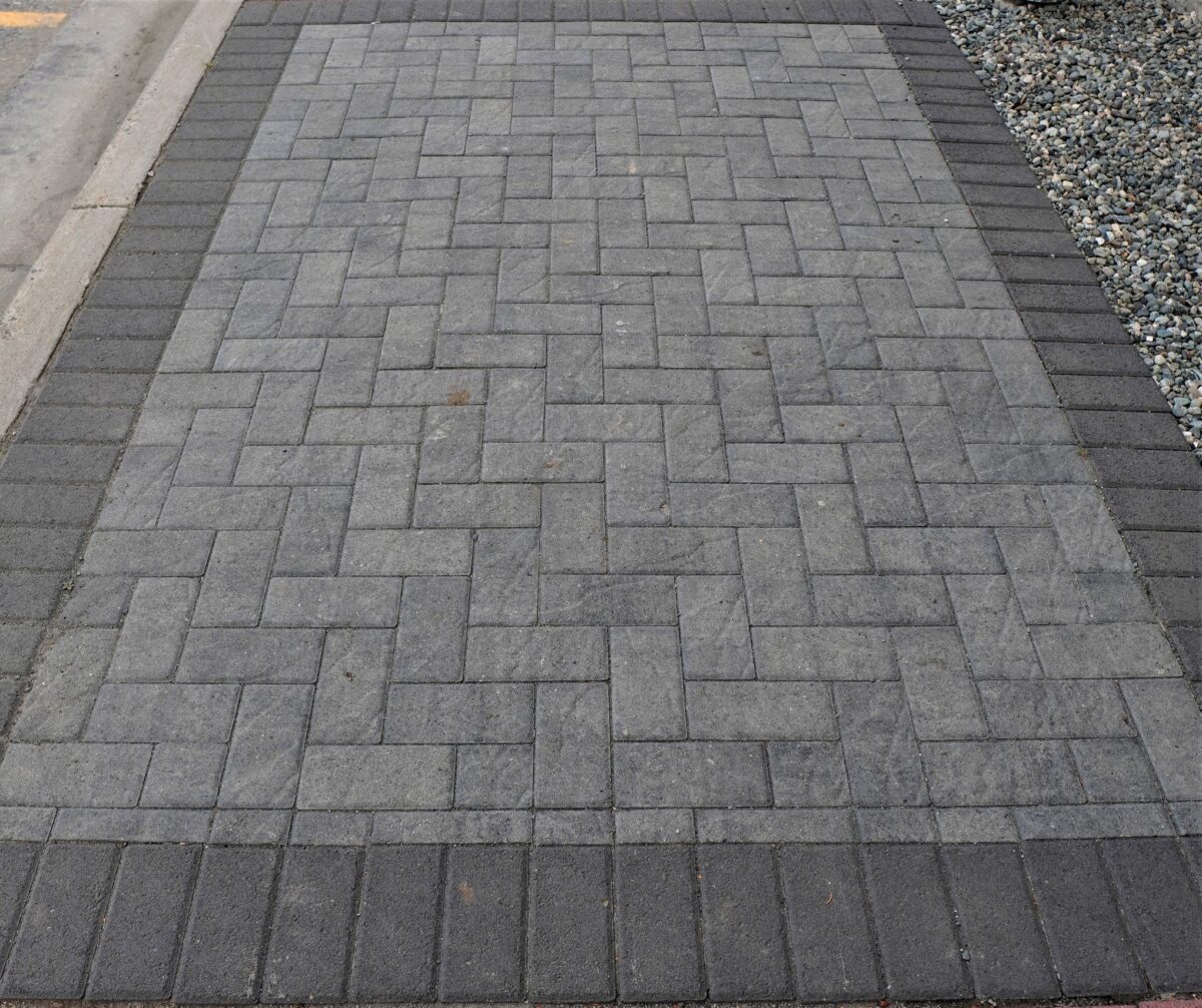 Holland Pavers, Textured - Gray/Black