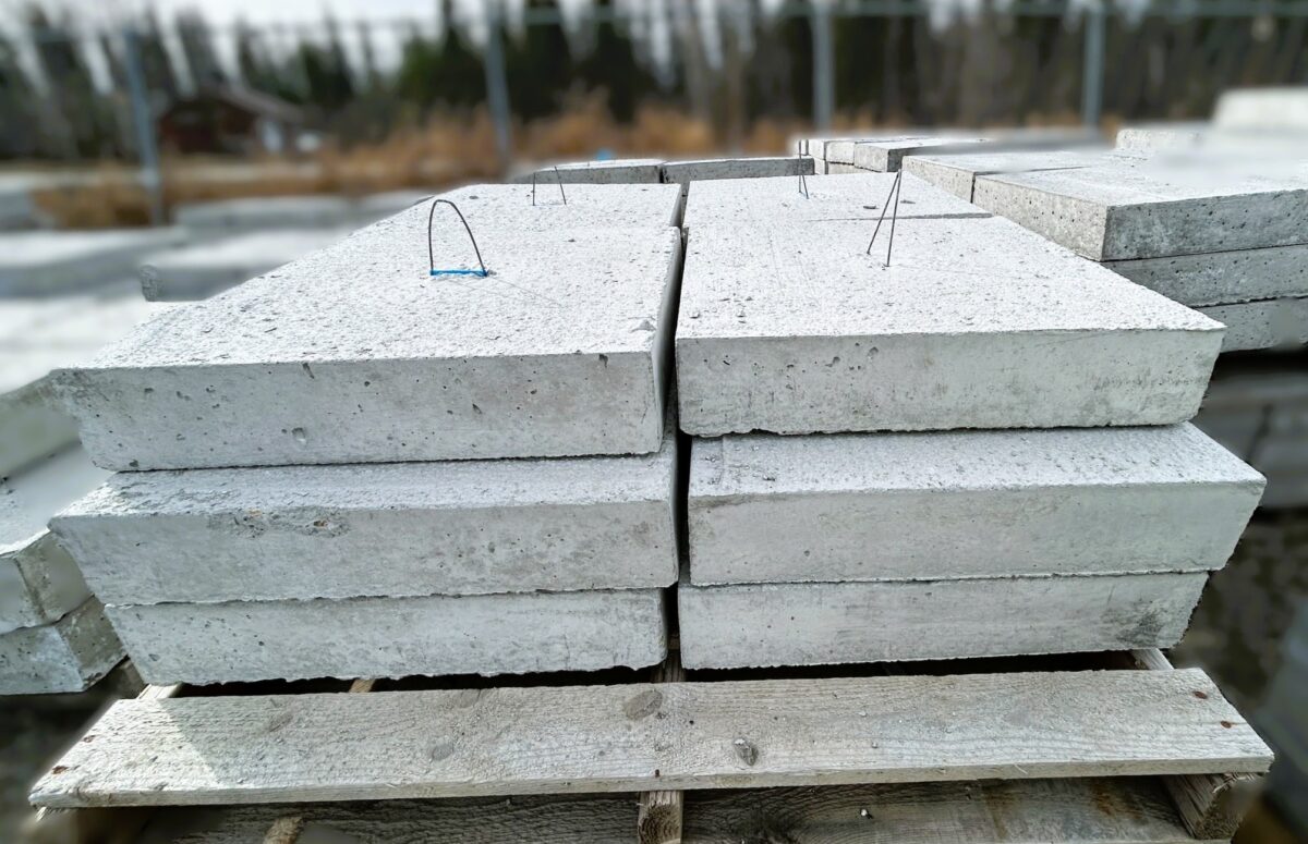 Concrete Pad 20x20 with Wire Loop (2)