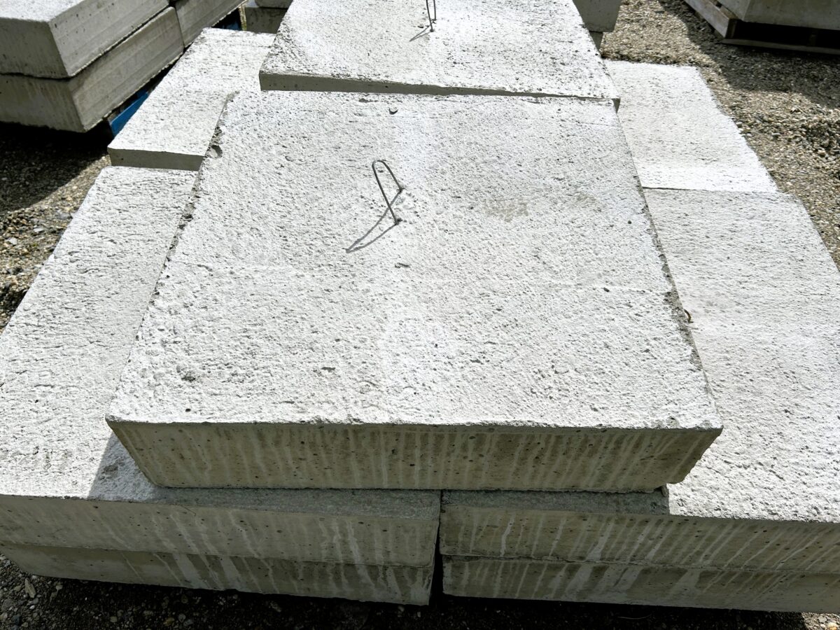 Concrete Pad 24x24x6 with Wire Loop